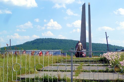 Мемориальный комплекс землякам, погибшим в годы Великой Отечественной войны в поселке Валериановск