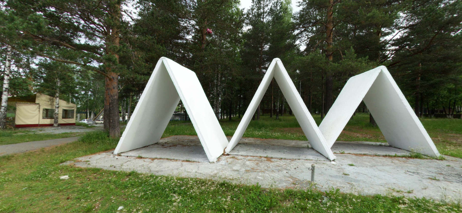 Памятник первостроителям «Первые палатки»